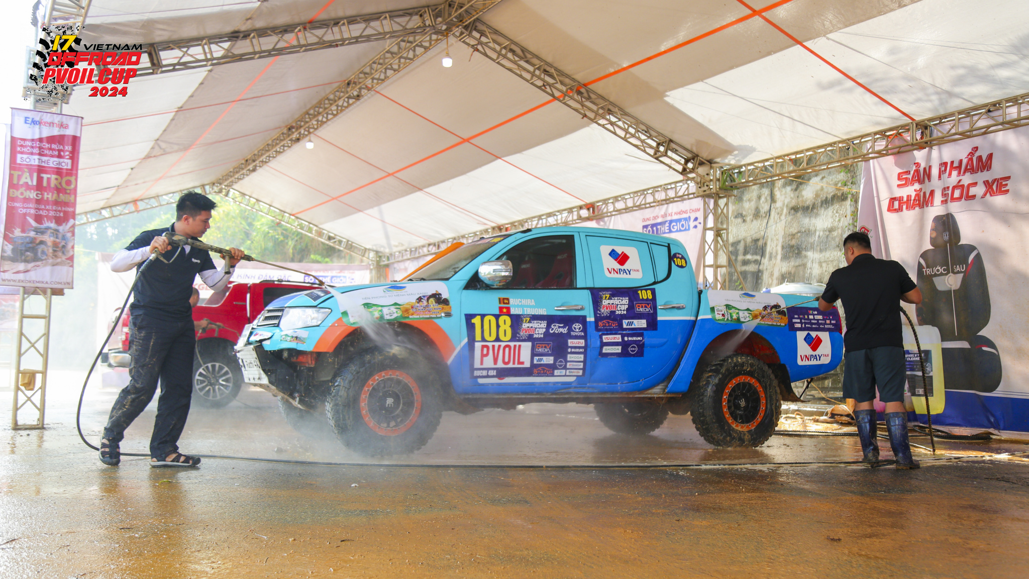 Rửa Sạch Tất Cả Các Vết Bẩn Cứng Đầu Nhất Tại Giải Đua Off Road VOC 2024