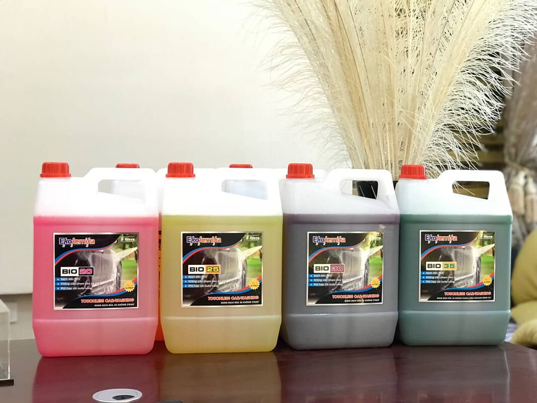 Nước rửa xe không chạm loại nào tốt? Giá bao nhiêu?